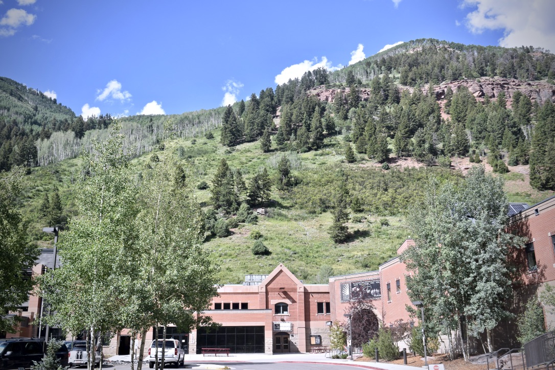 An orange brick building at the basin of the mountain, where the lectures were held.